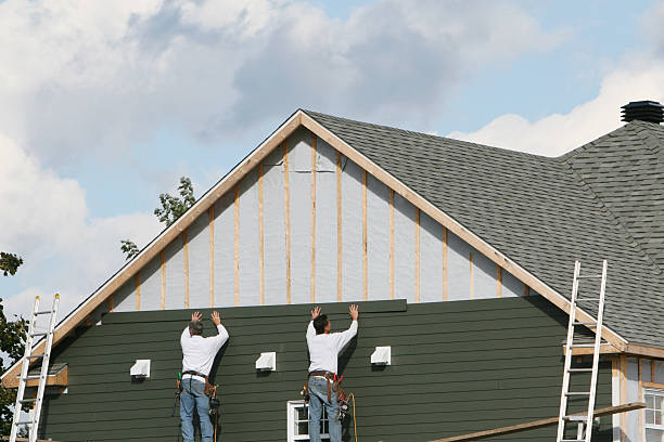 Professional Siding Contractor technician working in Franklin, TX